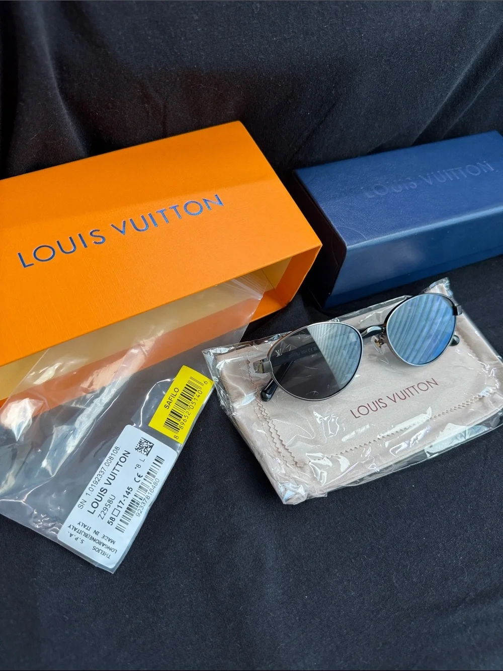 New Louis Vuitton black men’s Sunglasses in Branded Case & Box